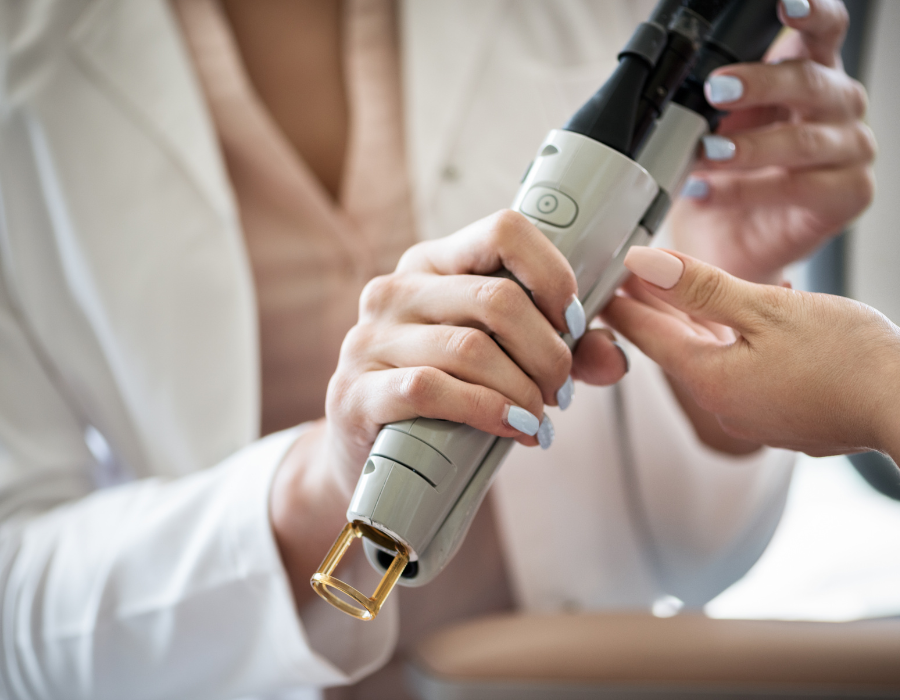 Phòng Khám MB Laser ĐỒNG XOÀI Phẫu Thuật Thay Đĩa Đệm Cột Sống Thắt Lưng