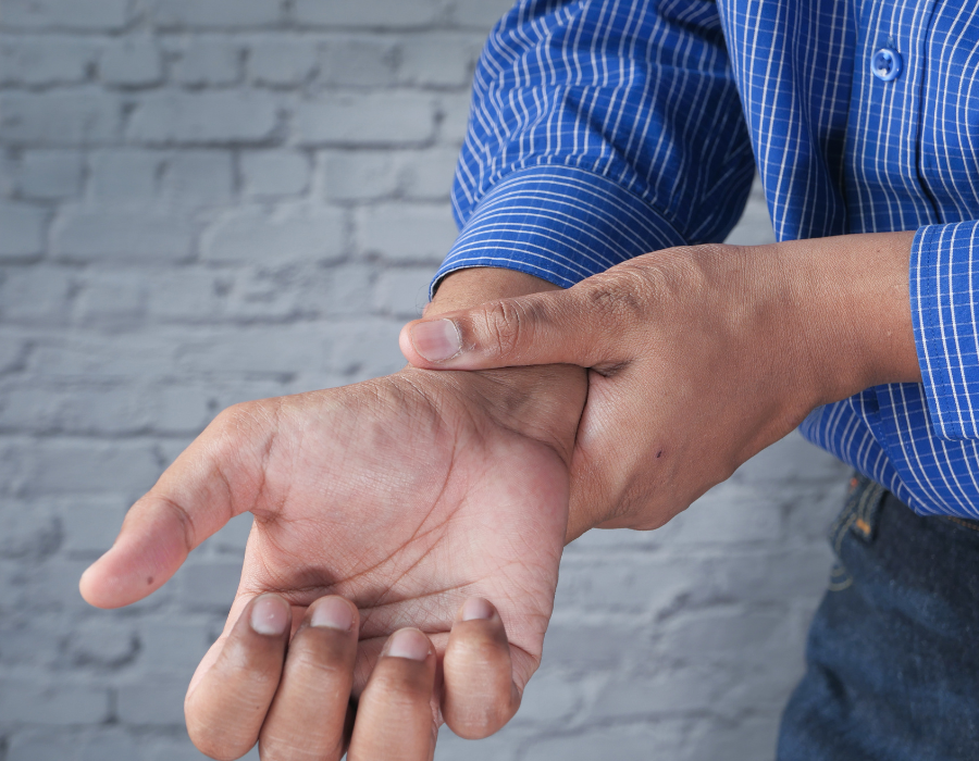 Hội Chứng Ống Cổ Tay Có Nguy Hiểm Không? Phòng Khám MB Laser ĐỒNG XOÀI