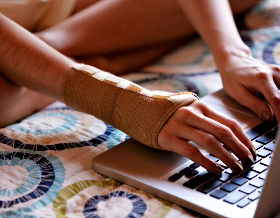 Hội Chứng Ống Cổ Tay Có Nguy Hiểm Không? Phòng Khám MB Laser ĐỒNG XOÀI