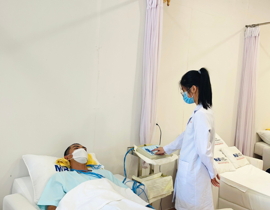 CỨNG KHỚP GỐI SAU PHẪU THUẬT ĐỨT DÂY CHẰNG Điều Trị Tại Phòng Khám MB Laser ĐỒNG XOÀI